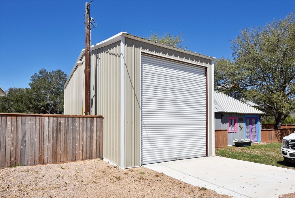 New Ulm, Texas, 78950, United States, 5 Bedrooms Bedrooms, ,4.5 BathroomsBathrooms,Residential,Forsale,1889075
