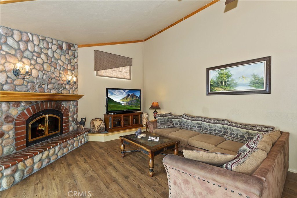 Lake Arrowhead, California, 92352, United States, 5 Bedrooms Bedrooms, ,5 BathroomsBathrooms,Residential,Forsale,1886300