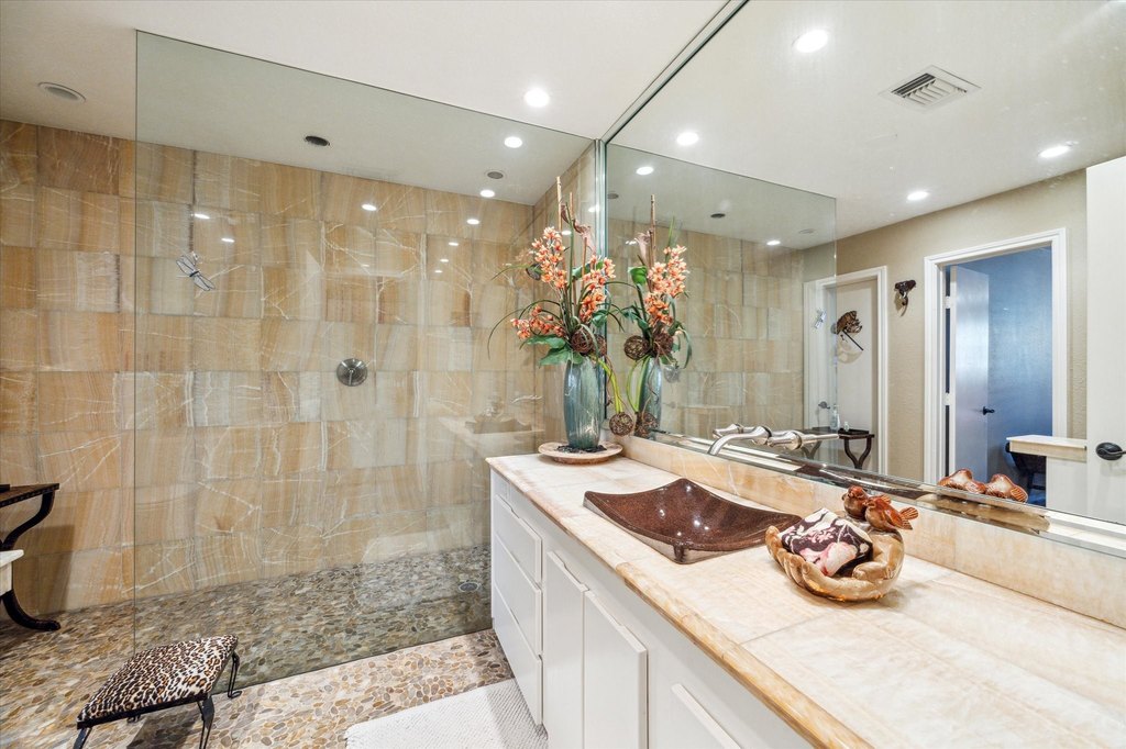 Friendswood, Texas, 77546, United States, 5 Bedrooms Bedrooms, ,6.5 BathroomsBathrooms,Residential,Forsale,1889098