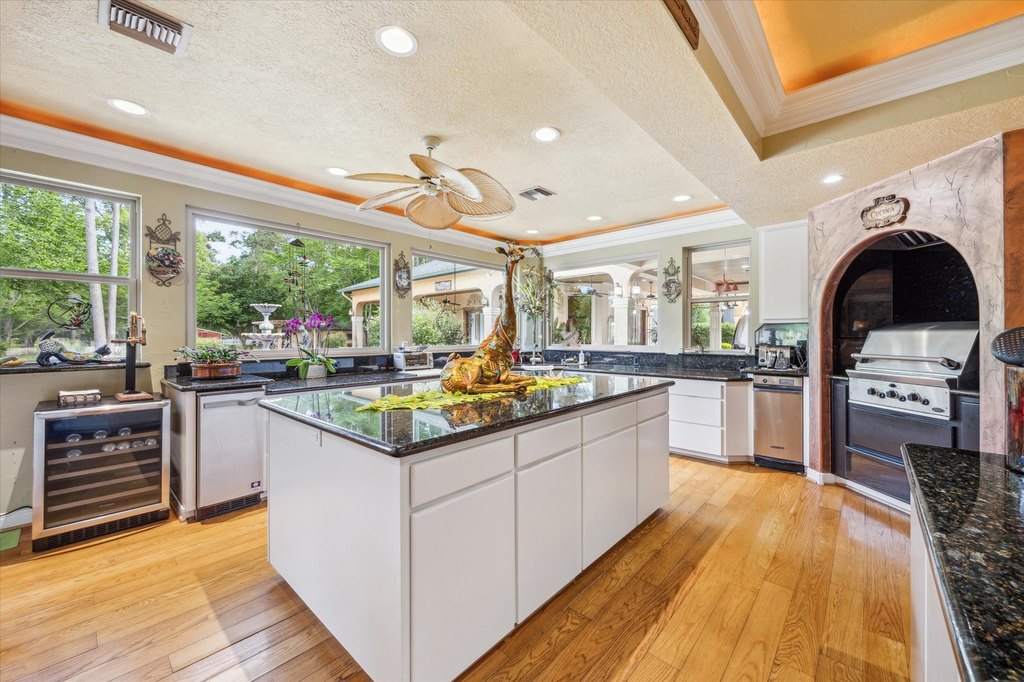 Friendswood, Texas, 77546, United States, 5 Bedrooms Bedrooms, ,6.5 BathroomsBathrooms,Residential,Forsale,1889098