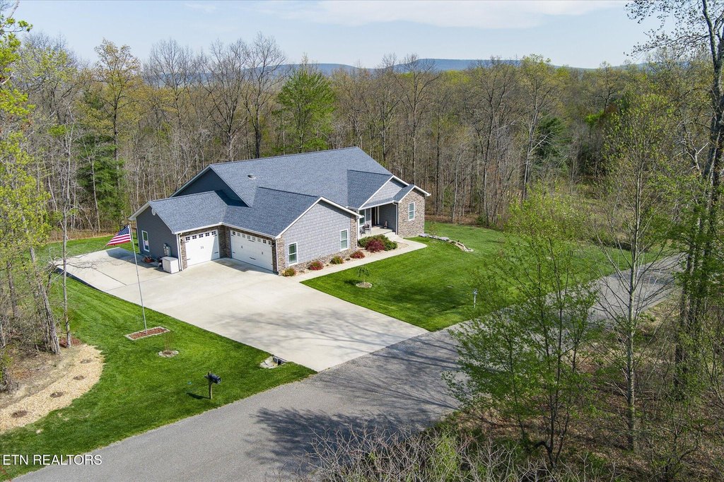 Crab Orchard, Tennessee, 37723, United States, 3 Bedrooms Bedrooms, ,2 BathroomsBathrooms,Residential,Forsale,1907852