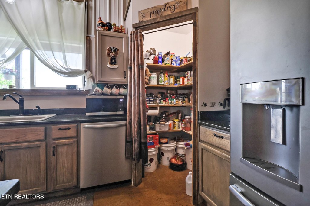 Crossville, Tennessee, 38571, United States, 3 Bedrooms Bedrooms, ,2.5 BathroomsBathrooms,Residential,Forsale,1907865