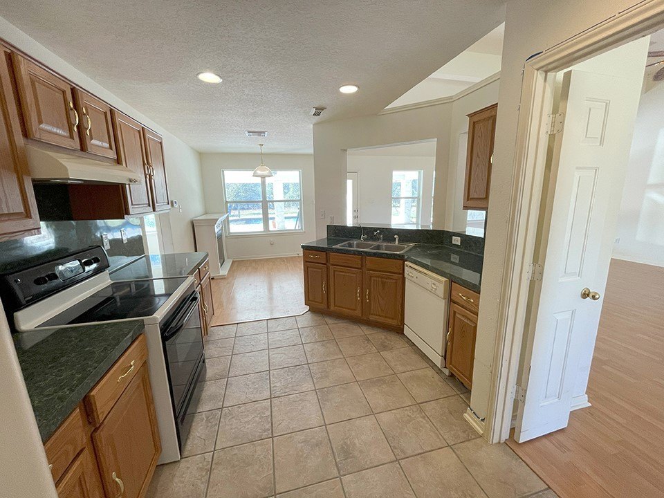 Seguin, Texas, 78155, United States, 3 Bedrooms Bedrooms, ,2 BathroomsBathrooms,Residential,Forsale,1889123