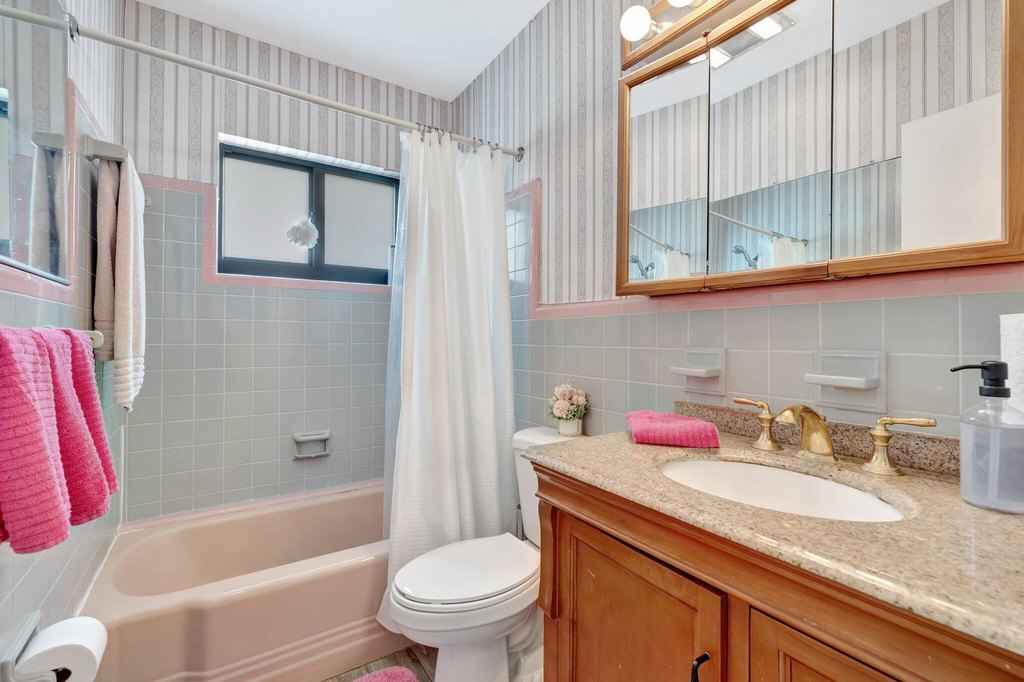 Wilton Manors, Florida, 33305, United States, 4 Bedrooms Bedrooms, ,3.5 BathroomsBathrooms,Residential,Forsale,1886557