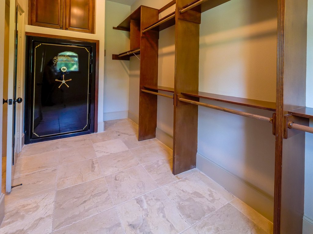 Montgomery, Texas, 77356, United States, 11 Bedrooms Bedrooms, ,8.5 BathroomsBathrooms,Residential,Forsale,1953054