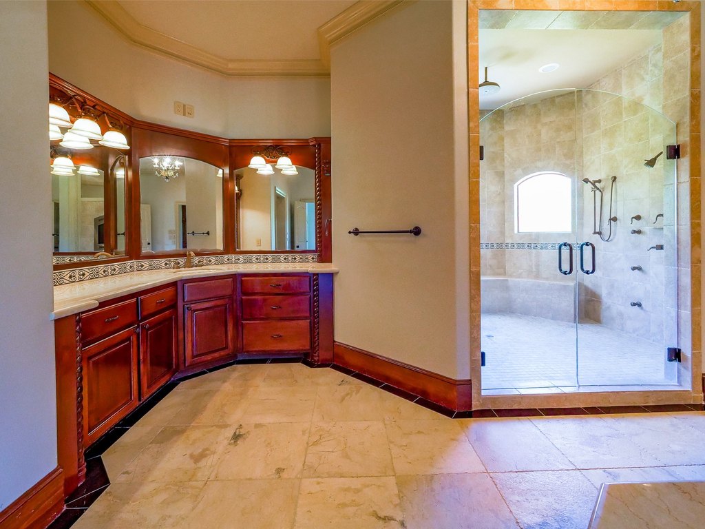 Montgomery, Texas, 77356, United States, 11 Bedrooms Bedrooms, ,8.5 BathroomsBathrooms,Residential,Forsale,1953054