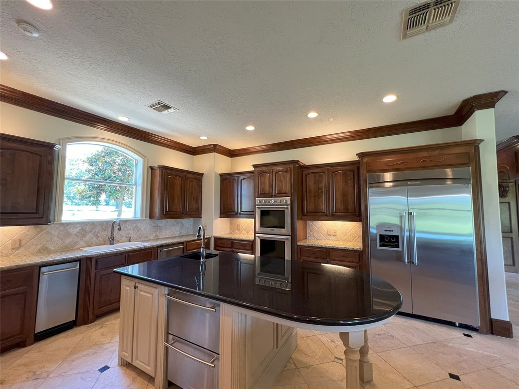 Montgomery, Texas, 77356, United States, 11 Bedrooms Bedrooms, ,8.5 BathroomsBathrooms,Residential,Forsale,1953054