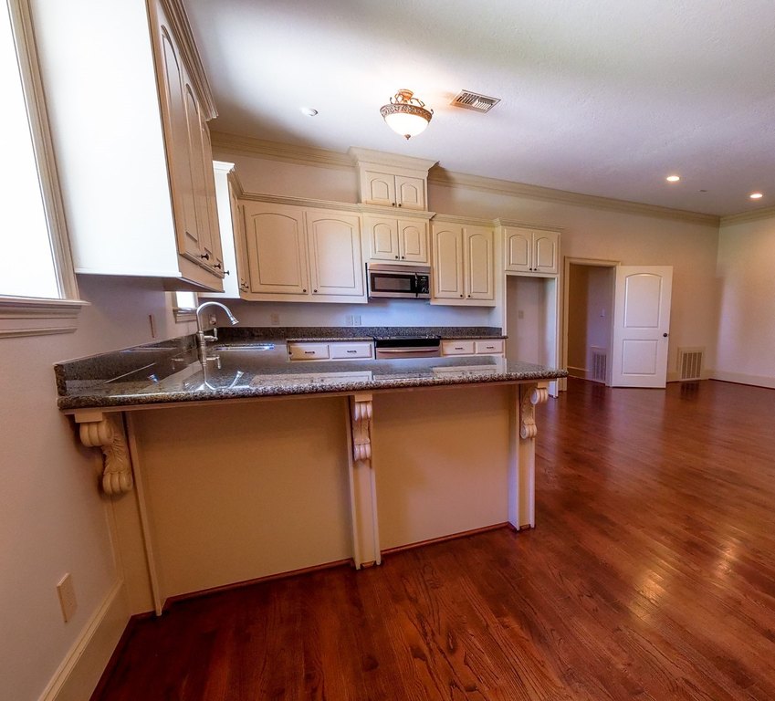 Montgomery, Texas, 77356, United States, 11 Bedrooms Bedrooms, ,8.5 BathroomsBathrooms,Residential,Forsale,1953054