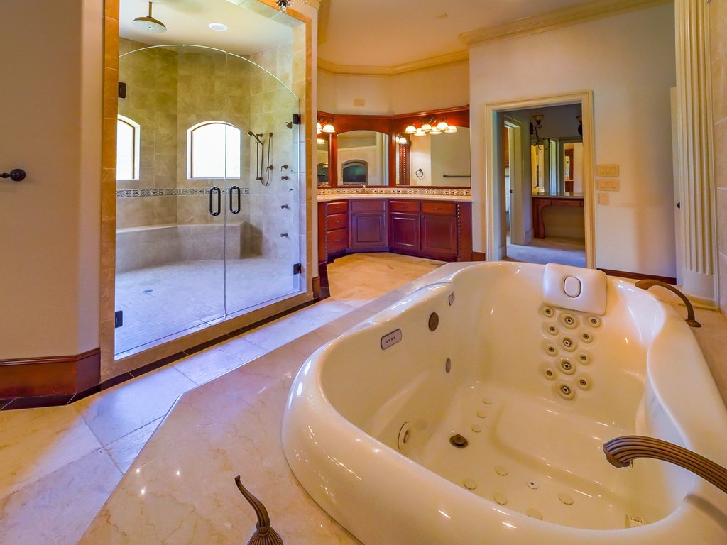 Montgomery, Texas, 77356, United States, 11 Bedrooms Bedrooms, ,8.5 BathroomsBathrooms,Residential,Forsale,1953054