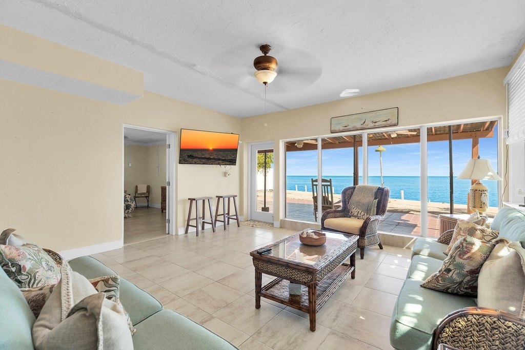 MARATHON, Florida, 33050, United States, 4 Bedrooms Bedrooms, ,3 BathroomsBathrooms,Residential,Forsale,1884615