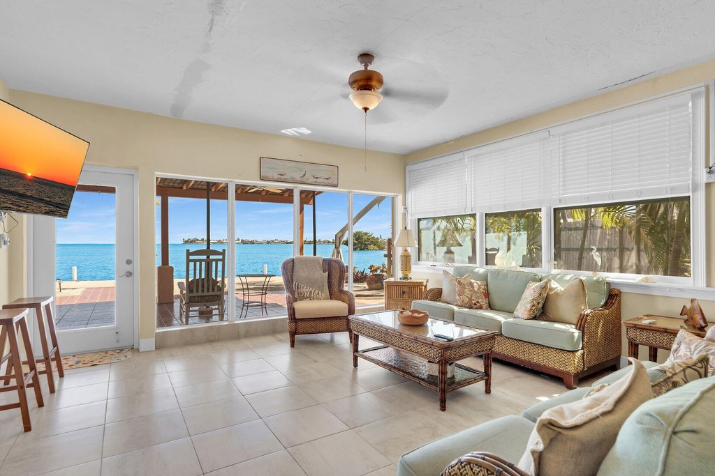 MARATHON, Florida, 33050, United States, 4 Bedrooms Bedrooms, ,3 BathroomsBathrooms,Residential,Forsale,1884615