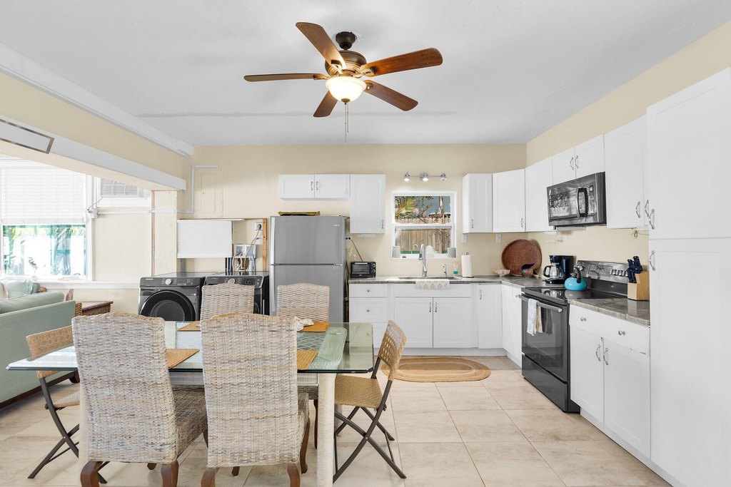 MARATHON, Florida, 33050, United States, 4 Bedrooms Bedrooms, ,3 BathroomsBathrooms,Residential,Forsale,1884615