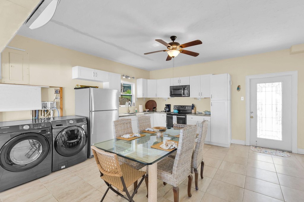 MARATHON, Florida, 33050, United States, 4 Bedrooms Bedrooms, ,3 BathroomsBathrooms,Residential,Forsale,1884615