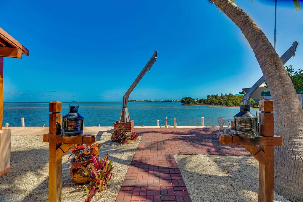 MARATHON, Florida, 33050, United States, 4 Bedrooms Bedrooms, ,3 BathroomsBathrooms,Residential,Forsale,1884615