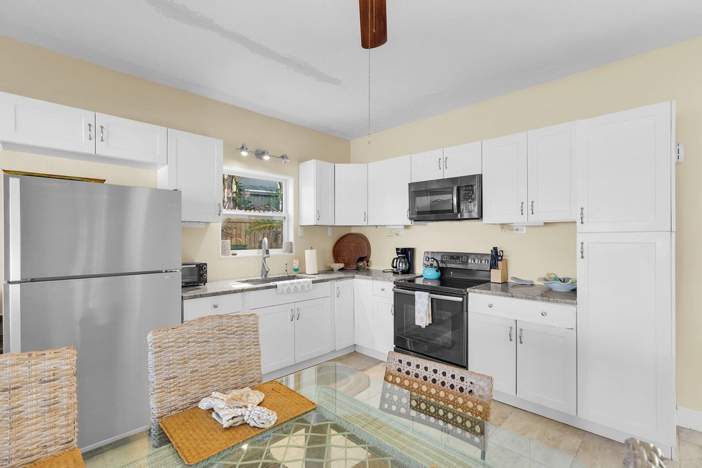 MARATHON, Florida, 33050, United States, 4 Bedrooms Bedrooms, ,3 BathroomsBathrooms,Residential,Forsale,1884615