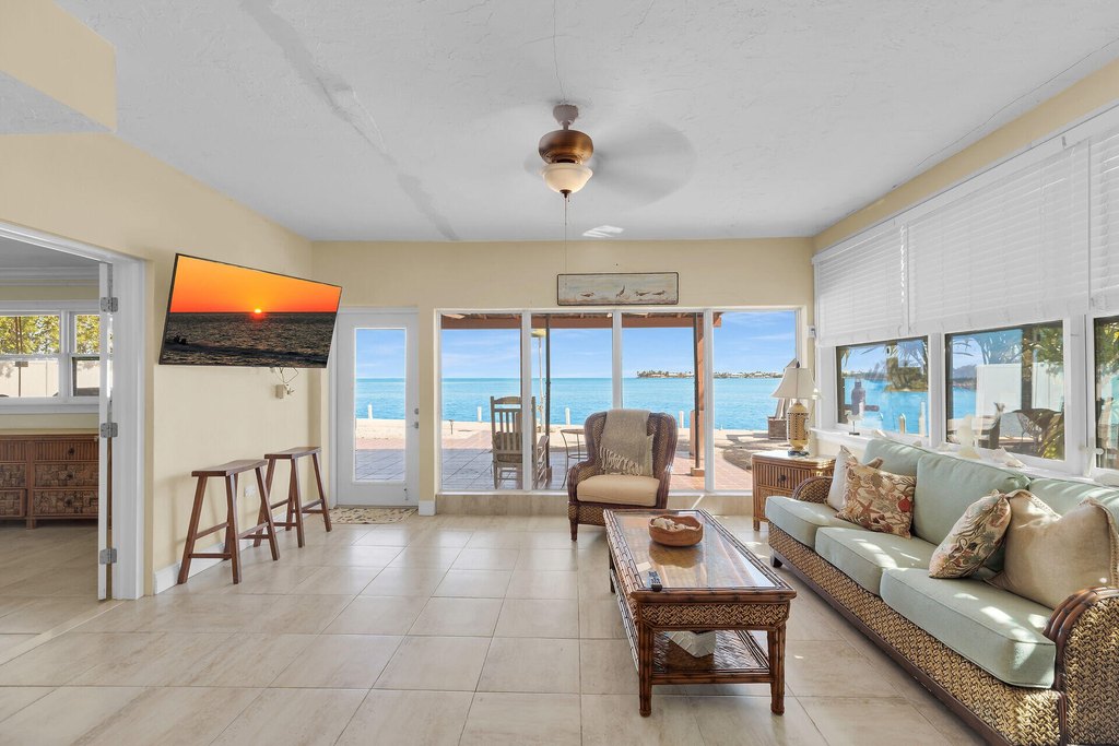 MARATHON, Florida, 33050, United States, 4 Bedrooms Bedrooms, ,3 BathroomsBathrooms,Residential,Forsale,1884615