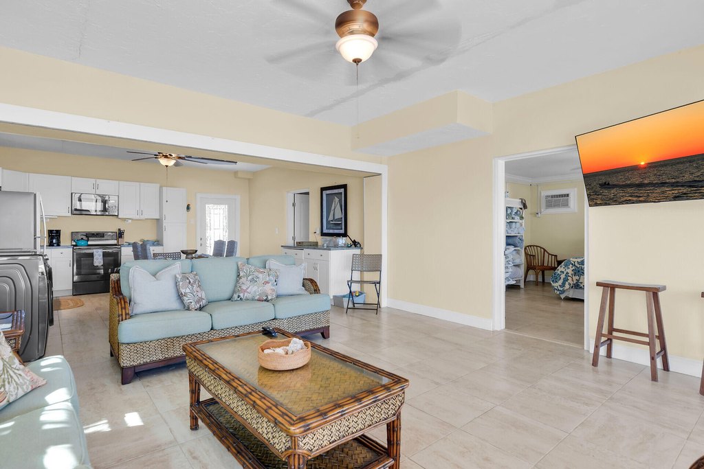 MARATHON, Florida, 33050, United States, 4 Bedrooms Bedrooms, ,3 BathroomsBathrooms,Residential,Forsale,1884615