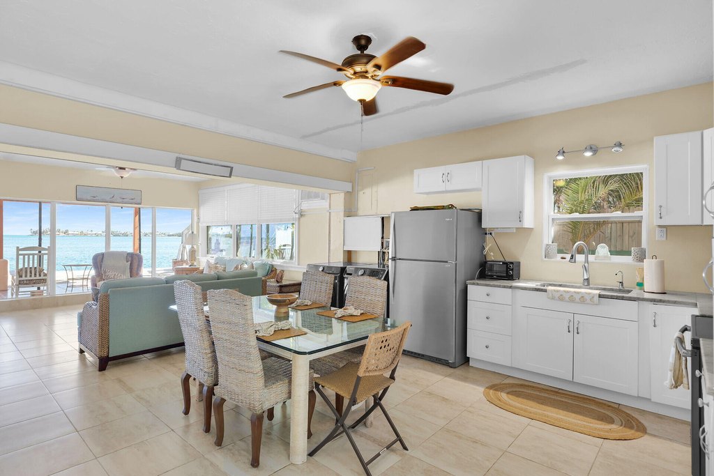 MARATHON, Florida, 33050, United States, 4 Bedrooms Bedrooms, ,3 BathroomsBathrooms,Residential,Forsale,1884615