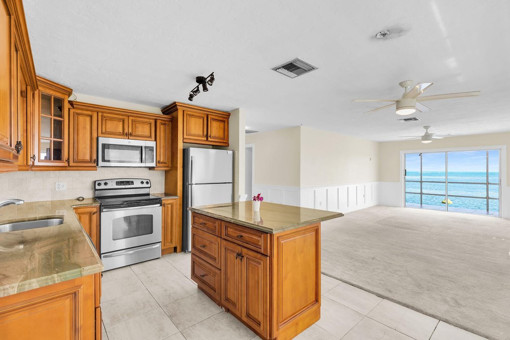 MARATHON, Florida, 33050, United States, 4 Bedrooms Bedrooms, ,3 BathroomsBathrooms,Residential,Forsale,1884615