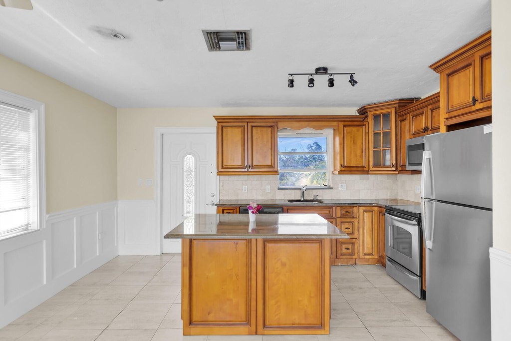 MARATHON, Florida, 33050, United States, 4 Bedrooms Bedrooms, ,3 BathroomsBathrooms,Residential,Forsale,1884615