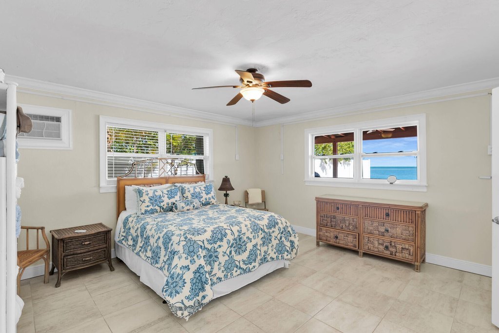 MARATHON, Florida, 33050, United States, 4 Bedrooms Bedrooms, ,3 BathroomsBathrooms,Residential,Forsale,1884615