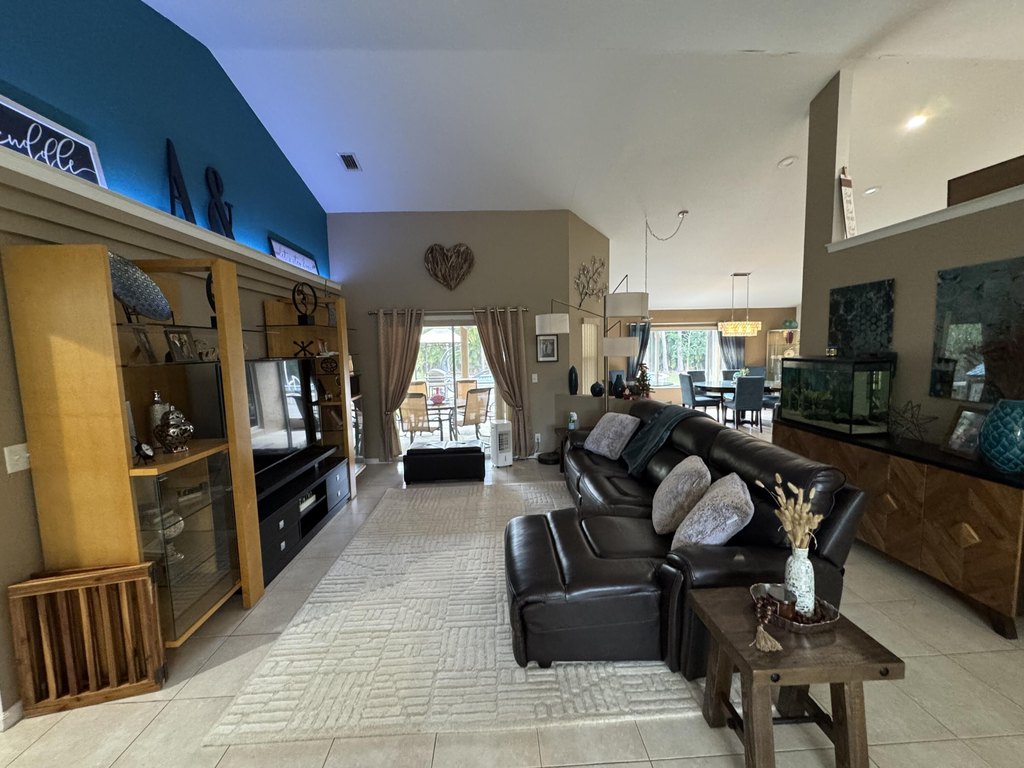 Loxahatchee, Florida, 33470, United States, 4 Bedrooms Bedrooms, ,2 BathroomsBathrooms,Residential,Forsale,1905197
