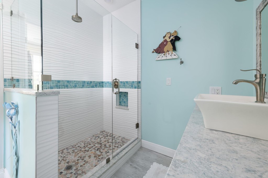 MARATHON, Florida, 33050, United States, 4 Bedrooms Bedrooms, ,3.5 BathroomsBathrooms,Residential,Forsale,1927569