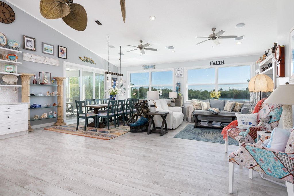 MARATHON, Florida, 33050, United States, 4 Bedrooms Bedrooms, ,3.5 BathroomsBathrooms,Residential,Forsale,1927569