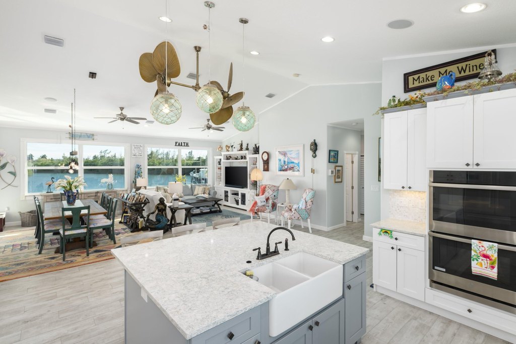 MARATHON, Florida, 33050, United States, 4 Bedrooms Bedrooms, ,3.5 BathroomsBathrooms,Residential,Forsale,1927569