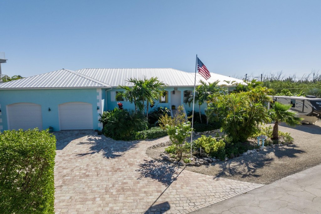 MARATHON, Florida, 33050, United States, 4 Bedrooms Bedrooms, ,3.5 BathroomsBathrooms,Residential,Forsale,1927569