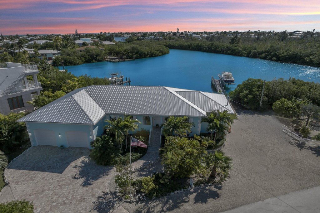 MARATHON, Florida, 33050, United States, 4 Bedrooms Bedrooms, ,3.5 BathroomsBathrooms,Residential,Forsale,1927569
