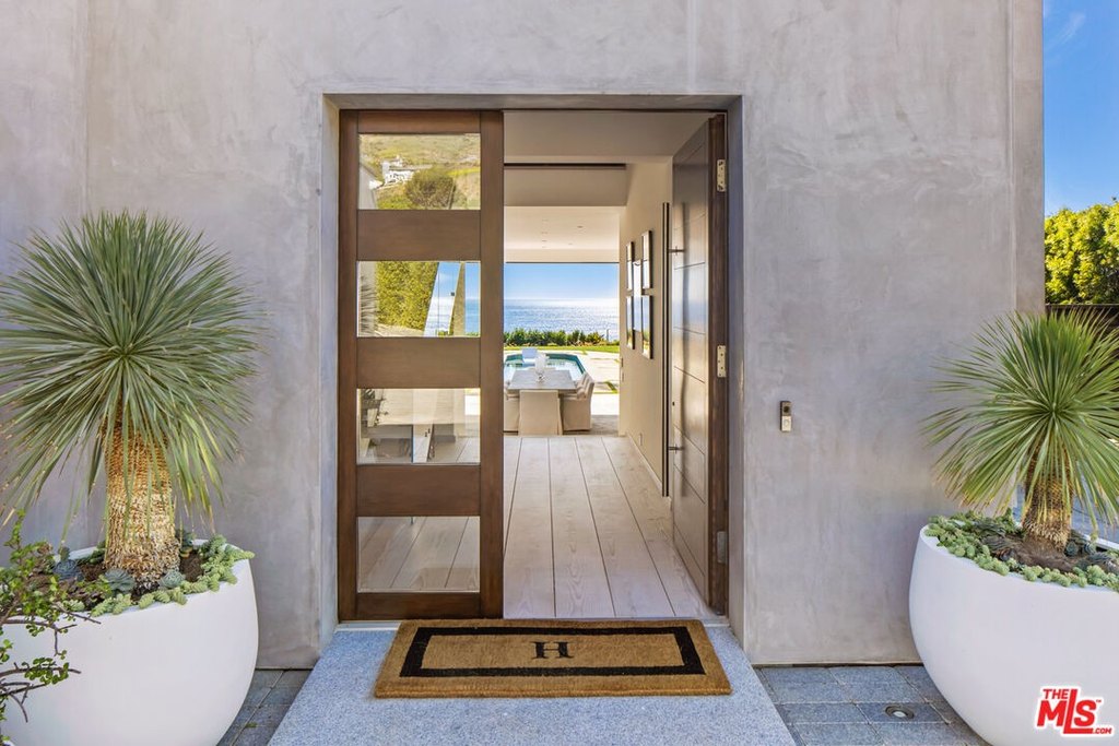 Malibu, California, 90265, United States, 3 Bedrooms Bedrooms, ,4 BathroomsBathrooms,Residential,Forsale,2009624