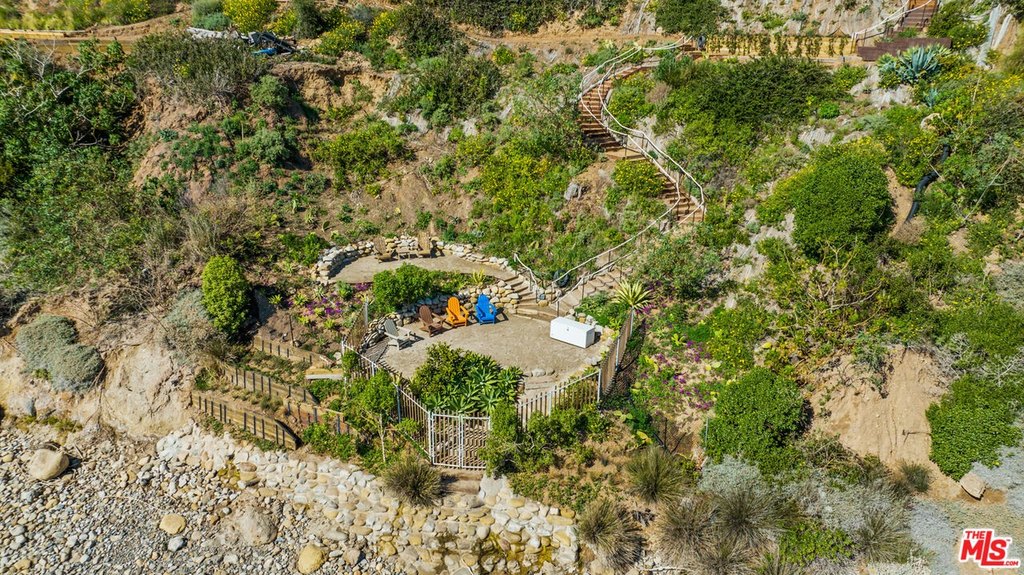 Malibu, California, 90265, United States, 3 Bedrooms Bedrooms, ,4 BathroomsBathrooms,Residential,Forsale,2009624