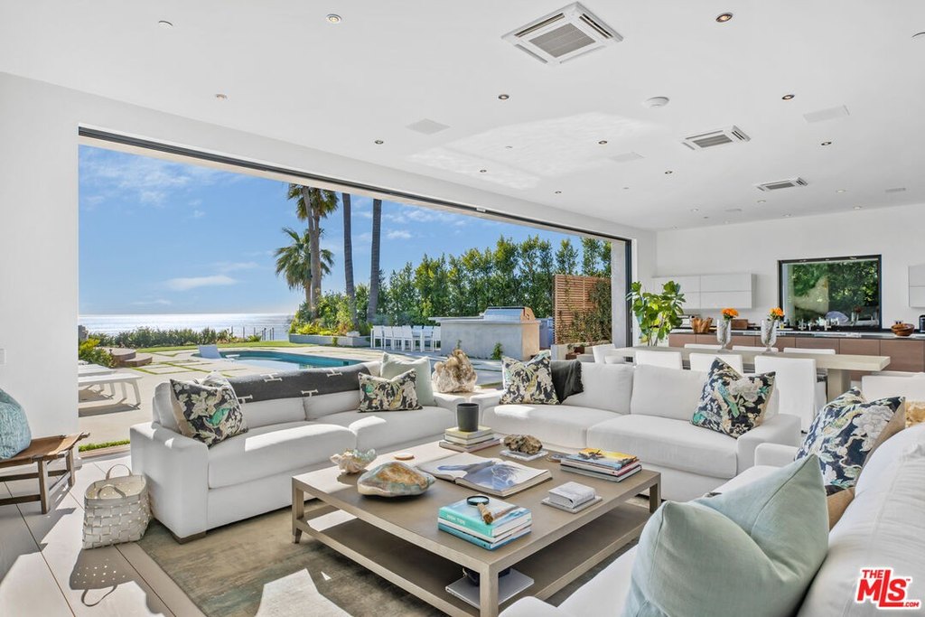 Malibu, California, 90265, United States, 3 Bedrooms Bedrooms, ,4 BathroomsBathrooms,Residential,Forsale,2009624