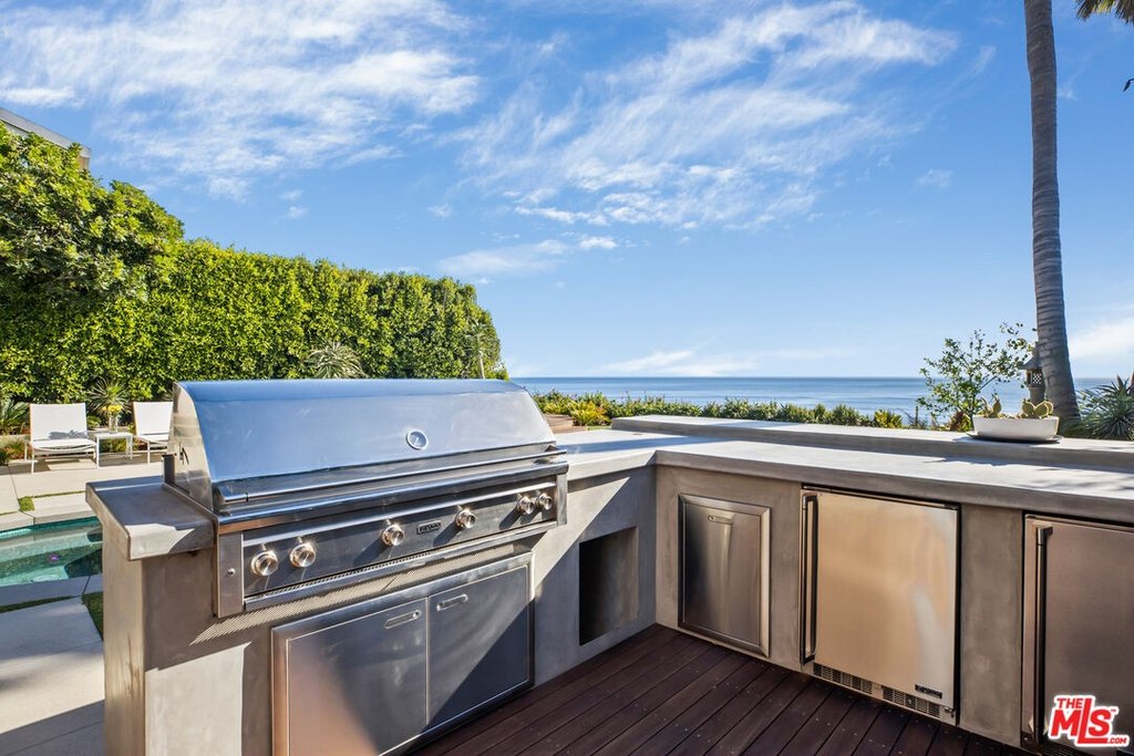 Malibu, California, 90265, United States, 3 Bedrooms Bedrooms, ,4 BathroomsBathrooms,Residential,Forsale,2009624