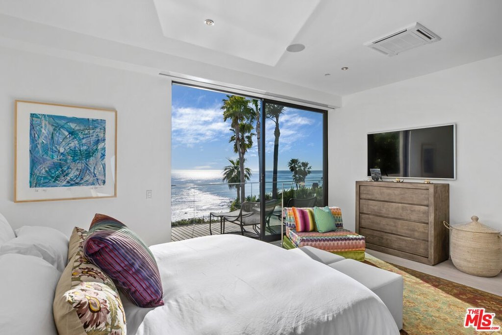 Malibu, California, 90265, United States, 3 Bedrooms Bedrooms, ,4 BathroomsBathrooms,Residential,Forsale,2009624