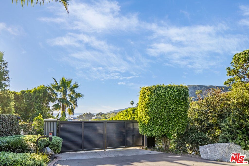 Malibu, California, 90265, United States, 3 Bedrooms Bedrooms, ,4 BathroomsBathrooms,Residential,Forsale,2009624