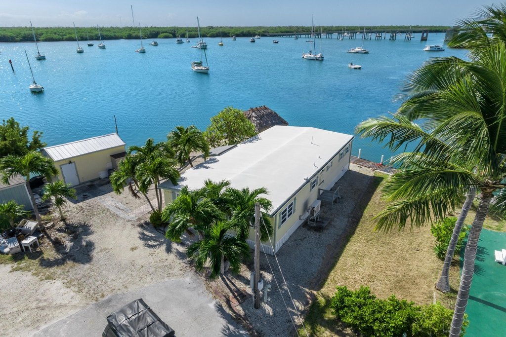 MARATHON, Florida, 33050, United States, 8 Bedrooms Bedrooms, ,8 BathroomsBathrooms,Residential,Forsale,1903978