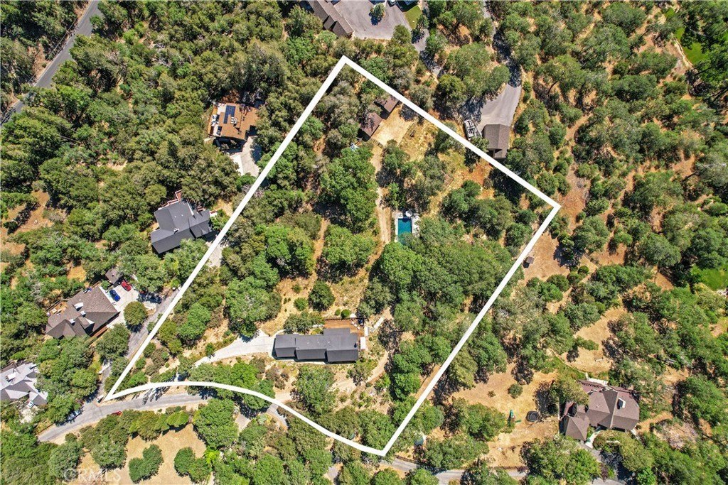 Lake Arrowhead, California, 92352, United States, 4 Bedrooms Bedrooms, ,3.5 BathroomsBathrooms,Residential,Forsale,1946614