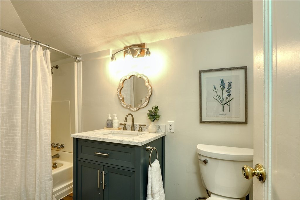 Cambria, California, 93428, United States, 2 Bedrooms Bedrooms, ,1 BathroomBathrooms,Residential,Forsale,2009015