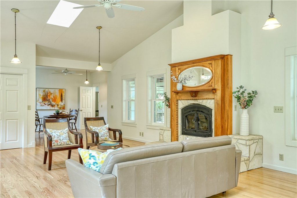 Cambria, California, 93428, United States, 2 Bedrooms Bedrooms, ,1 BathroomBathrooms,Residential,Forsale,2009015