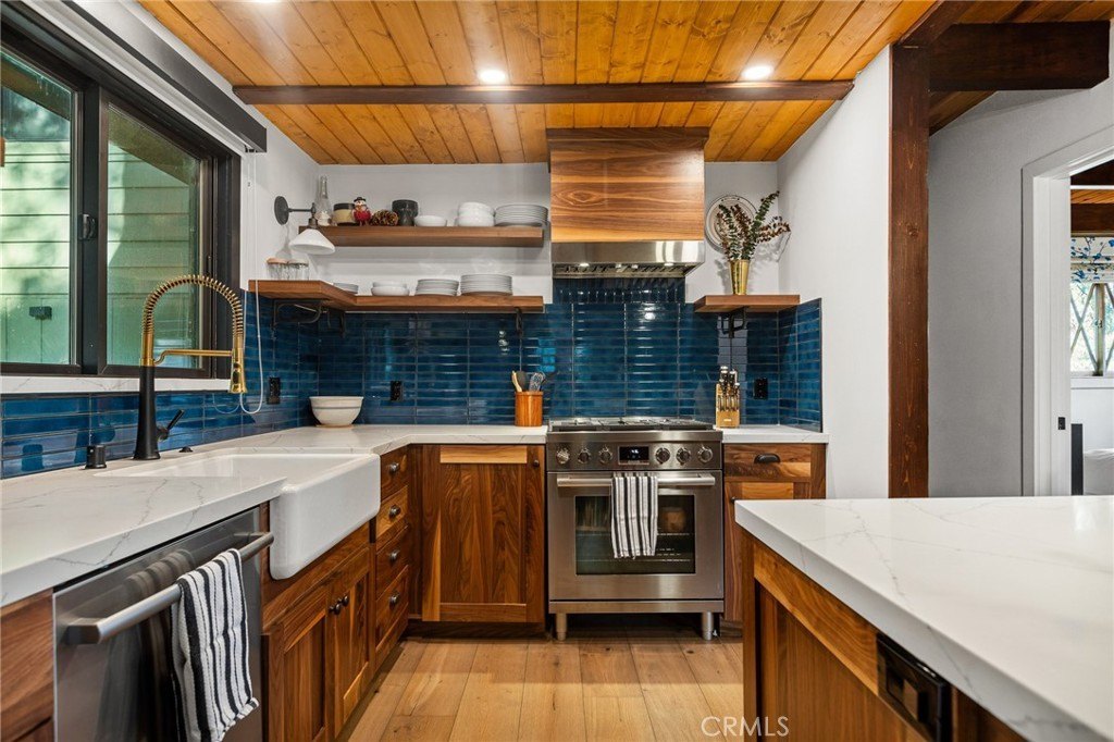 Lake Arrowhead, California, 92352, United States, 3 Bedrooms Bedrooms, ,2 BathroomsBathrooms,Residential,Forsale,1886296