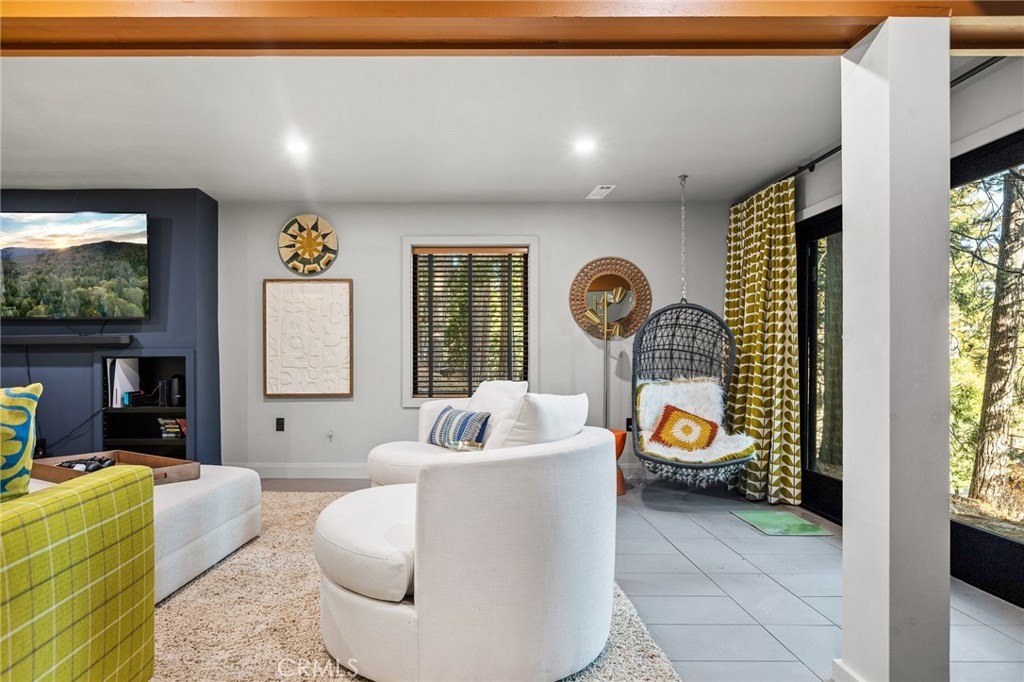 Lake Arrowhead, California, 92352, United States, 3 Bedrooms Bedrooms, ,2 BathroomsBathrooms,Residential,Forsale,1886296