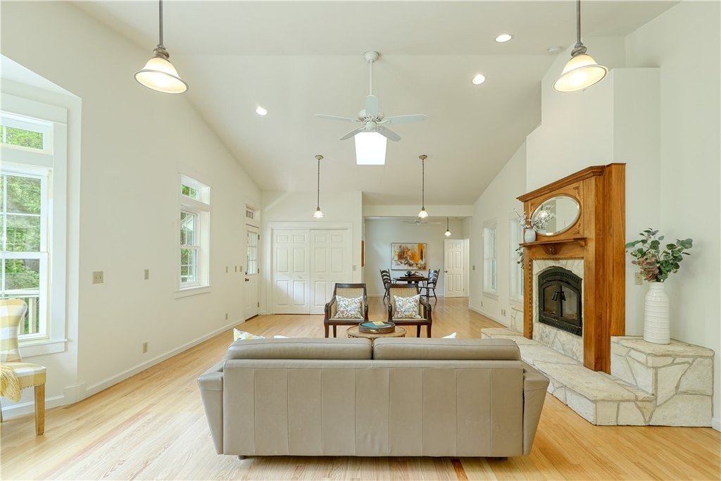 Cambria, California, 93428, United States, 2 Bedrooms Bedrooms, ,1 BathroomBathrooms,Residential,Forsale,2009015