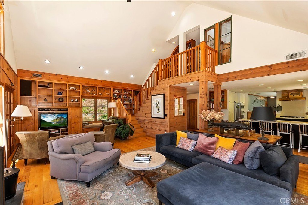 Lake Arrowhead, California, 92352, United States, 4 Bedrooms Bedrooms, ,3.5 BathroomsBathrooms,Residential,Forsale,1946614