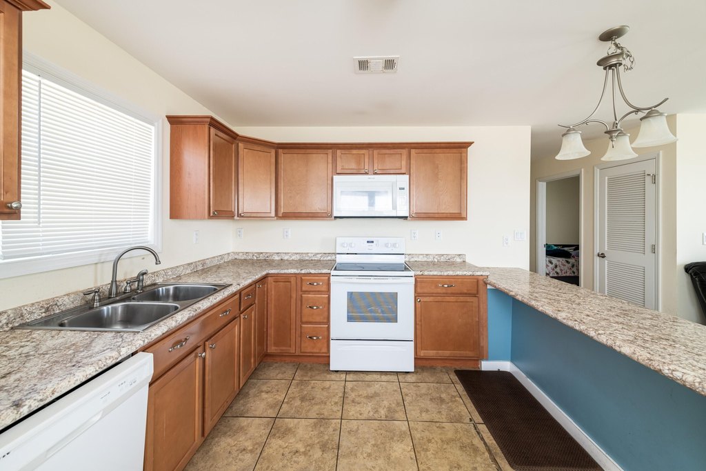 MARATHON, Florida, 33050, United States, 6 Bedrooms Bedrooms, ,4 BathroomsBathrooms,Residential,Forsale,1927577