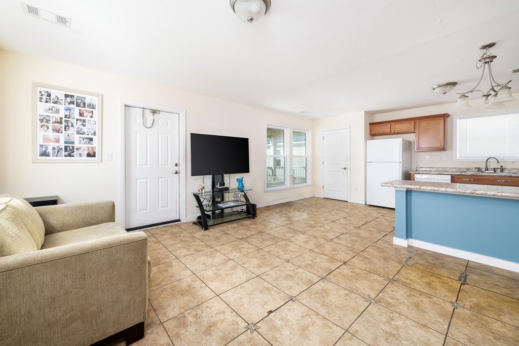 MARATHON, Florida, 33050, United States, 6 Bedrooms Bedrooms, ,4 BathroomsBathrooms,Residential,Forsale,1927577