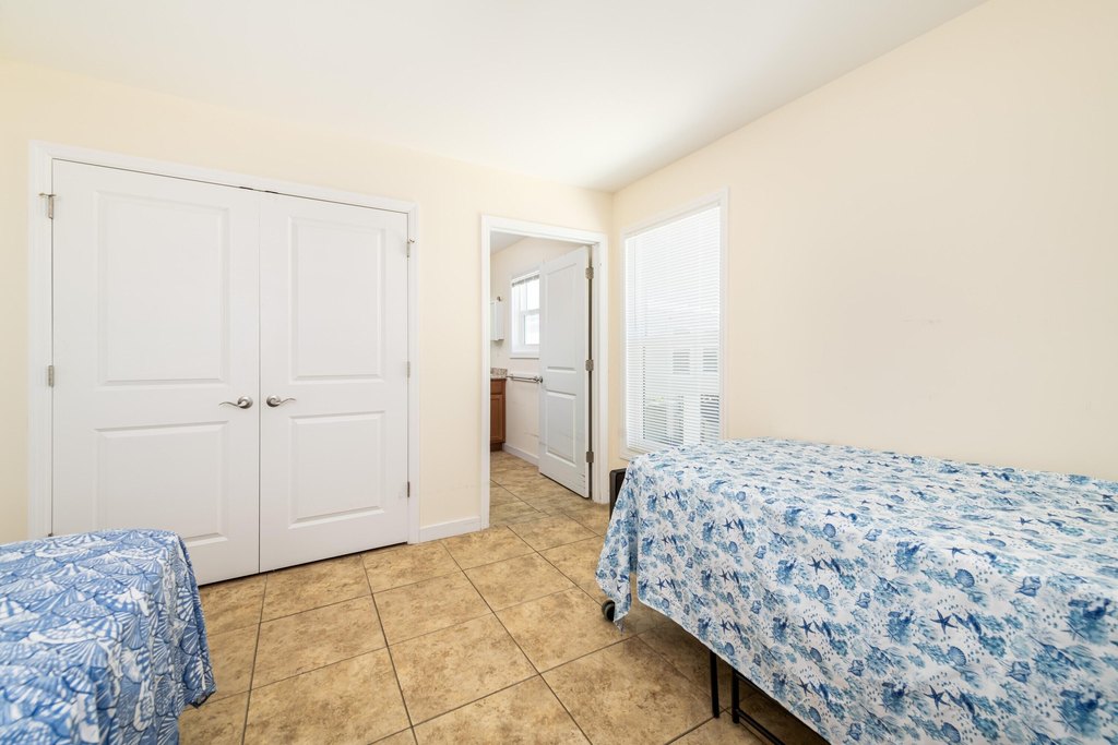 MARATHON, Florida, 33050, United States, 6 Bedrooms Bedrooms, ,4 BathroomsBathrooms,Residential,Forsale,1927577