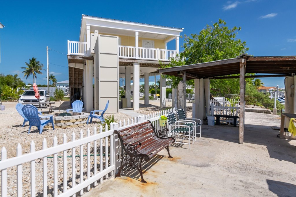 MARATHON, Florida, 33050, United States, 6 Bedrooms Bedrooms, ,4 BathroomsBathrooms,Residential,Forsale,1927577