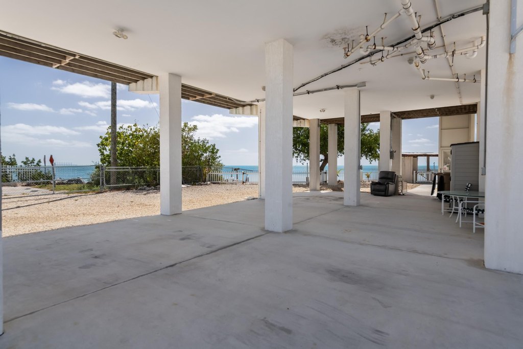 MARATHON, Florida, 33050, United States, 6 Bedrooms Bedrooms, ,4 BathroomsBathrooms,Residential,Forsale,1927577